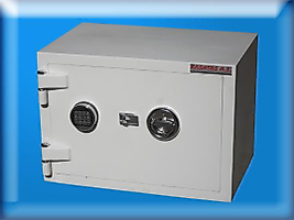 002E1GA İSTANBUL OFİS TİPİ 5KLASÖR KAPASİTELİ 1 SEYYAR RAFLI ELEKTRONİK ŞİFRELİ VE ÖZEL ANAHTARLI ÇELİK PARA KASASI 50*75*45CM 250KĞ ( 799€ )