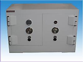 B120K2E13AKM İZMİR BANKO TİPİ  YÜKSEK GÜVENLİKLİ TANK ZIRHLI ELEKTRONİK ŞİFRELİ KUYUMCU KASASI 80*120*60CM 1TON ( 1.800€ )