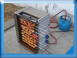 10 ŞİŞ YERLİ DİKEY GAZLI VE ELEKTRİKLİ MANGAL ( ŞİŞLER KENDİ KENDİNE DEVAMLI DÖNER ŞİŞLERDEKİ ETİN HERYANI EŞİT PİŞER ) 60*50*40CM 20KĞ ( 1999TL )