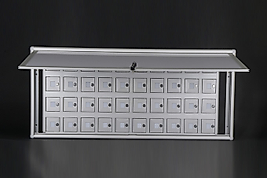 40 GÖZLÜ KAPAKLI CEP TELEFONU DOLABI 75*142*10CM 50KĞ ( 1.500€ )