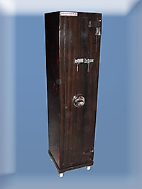 6 TÜFEK YERLİ NETA MEDİKAL ALTI TEKERLİ AV TÜFEK  KASASI ( İÇİ KADİFE BOYALI ) 150*37*37CM 111KĞ ( 1500€ )