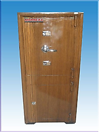 0010AÖZOR  ÖZEL OFİS TİPİ ALTI DOLAPLI AÇIK CEVİZ RENK ÇELİK PARA KASASI 125*55*45CM 270KĞ ( 1250€ )