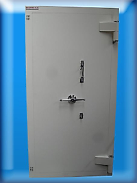 0206Z YENİ ZİRAAT BANKASI ŞANLIURFA GERİŞİMCİ ŞUBE TİPİ 3 ANAHTARLI BANKA KASA ODA KAPISI 206*106*20CM 400KĞ ( 2999€ )