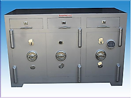 B130K3Ç3E1A6 130CM LİK ŞIRNAK MODEL ELEKTRONİK ŞİFRELİ DIŞTAN 3 ÇEKMECELİ 3 KAPILI SARRAF BANKO TİPİ KUYUMCU ALTIN KASASI  85*130*60CM 1300KĞ ( 2100€ )