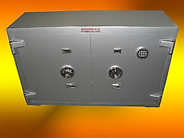 B130AE1A4 GAZİANTEP ELEKTRONİK ŞİFRELİ 4 ÖZEL MAYMUNCUK AÇMAZ MATKAP DELMEZ OKSİJEN KESMEZ ANAHTARLI BANKO TİPİ KUYUMCU KASASI DIŞ 81*130*60CM İÇ 69*115*38CM 1300KĞ ( 2000€ )