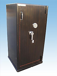 5 TÜFEKLİK ELEKTRONİK ŞİFRELİ VE ANAHTARLI TÜFEK KASASI ( İÇİNDE 3 DOLAP VE 2 SEYYAR RAFLI MODEL ) 140*70*67CM 500KĞ ( 1499€ )