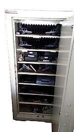 160 TABANCA KAPASİTELİ ELEKTRONİK ŞİFRELİ TABANCA KASASI 165*75*60CM 300KĞ ( 1699€ )