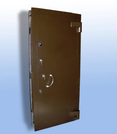 0210 UŞAK ALTIN MADENİ TİPİ KURŞUN GEÇİRMEZ MADEN OCAKLARI ALTIN ODASI KAPISI BİLGİSAYAR KONTRÖLLÜ AÇILAN PANİK BARLI 210*105*20CM YAKLAŞIK 400KĞ ( 3999€ )