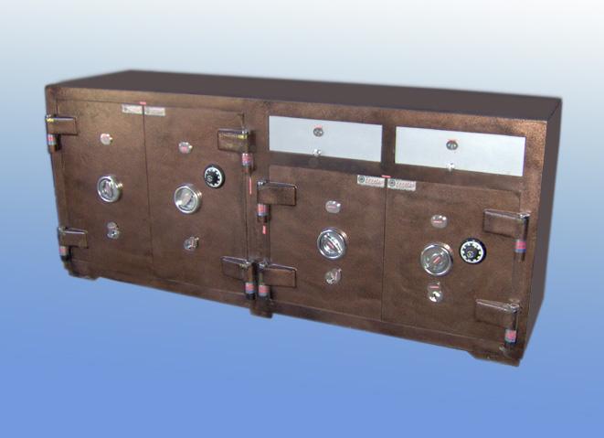 B220K4Ç2M2A8DYM 220 ANTALYA BANKO TİPİ KUYUMCU KASASI 80*220*60cm 3000Kg  ( 2999€ )