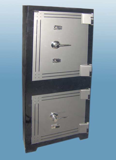 0010ÇYA2 OFİS TİPİ  ÜST KASA ALTI DOLAPLI MODEL ANAHTARLI ÇELİK PARA KASASI 125*60*50cm 660Kg ( 1250€ )