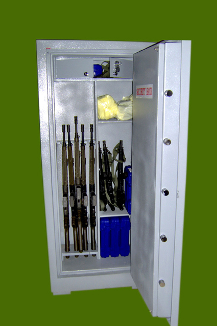 160 LİK KİPAŞ ÇİMENTO FABRİKASI G3 EKSTRA YÜKSEK GÜVENLİKLİTÜFEK KASASI ( 4 TÜFEK VE 10 TABANCA MÜHİMMAT SAKLAMA KASASI ) 160*75*55cm 1000Kg ( 1.699€  )