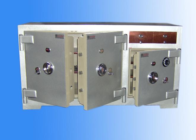 B180K3Ç2A4M1 ESKİŞEHİR Süper Özel Tam ZIrhlI Kuyumcu Banko KasasI 100*180*75cm 2000Kg (  2900€ )