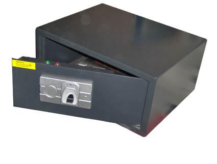 AKILLI LAPTOP BİLGİSAYAR ÇELİK KASASI  ( Parmak izli kontröllü kasa ACİL AÇMA METAL ANAHTARLI  ) 20*43*35cm 15Kg ( 699€ )