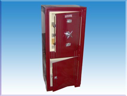 0010A MERSİN ÜNİVERSİTESİ OFİS TİPİ ALT DOLABI  KLASÖR YERLİ PARA  KASASI 125*55*45CM 250KĞ ( 625€ )