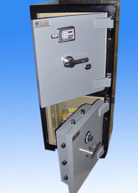 0010XPEA ANAHTARSIZ KASA Ordu Fatsa Alt Kasa Elektronik Şifreli  Üst Kasa Mekanik Şifreli Çelik Kasa 125*55*50cm 750Kg  ( 1999€ )