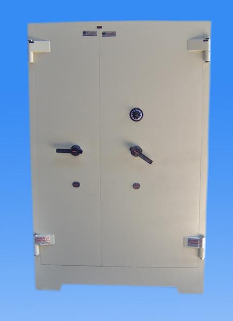 0017ÇZA TÜRKİYE VOLEYBOL FEDERASYONU TİPİ TANK ZIRHLI ÇİFT KAPILI GARDLOP MODEL ÇELİK PARA KASASI 195*126*50cm 2000Kg ( 3.900€  )
