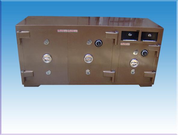 B180K3Ç2M2A6YMKX OSMANİYE BANKO TİPİ KUYUMCU KASASI 85*180*60CM 1500KĞ  ( 2700€  )