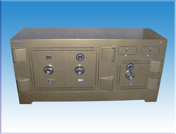 B180K3Ç2M2A4DERVİŞ  TANK ZIRHLI CAM KİLİTLEMELİ DOLGULU BANKO TİPİ KUYUMCU ALTIN ÇELİK PARA KASASI 85*180*60CM 1800KĞ ( 2700€ )+KDV ADRESE TESLİM