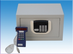 0225NTS OTEL TİPİ MOTORLU TAM OTOMATİK CEU CİHAZI İLE GERİYE RAPOR VEREN AKILLI OTEL ODA KASASI DIŞ 225*400*430CM İÇ 225*360*250MM 13KĞ ( 899€ )