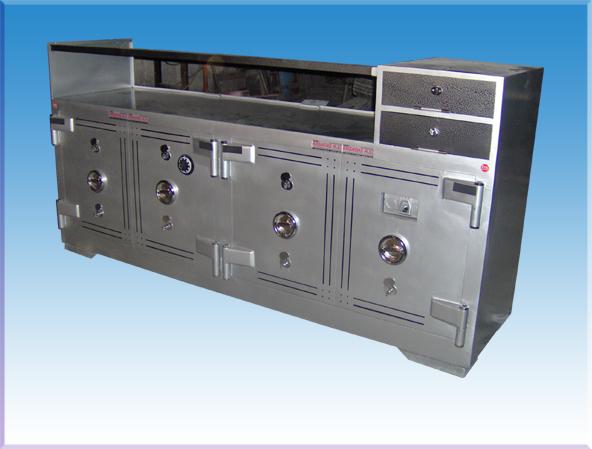 B230DÇ2K4PR1M1YMV 230 BANKO TİPİ KUYUMCU KASASI  6 ANAHTARLI 1 ADET MEKANİK 1 ADET PARMAK İZİ ŞİFRELİ ) 85*230*60CM 3 TON ( 4.600€ )