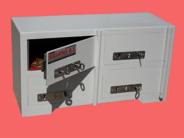 4 GÖZLÜ ANKARA BAKANLIKLAR TİPİ ÖZEL GÜVENLİK GÖREVLİSİ TİPİ SİLAH KASASI ( 4 GÖZLÜ ÇİFT ANAHTARLI İKİ ANAHATAR BİR ARAYA GELMEDEN AÇILMAYAN 30*50*22cm 28Kg ( 399€ )