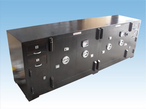 B250E  MERSİN BANKO TİPİ KUYUMCU KASASI  80*250*60CM 2,5 TON ( 3750€ )