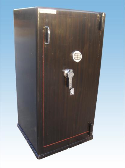 5 TÜFEKLİK ELEKTRONİK ŞİFRELİ VE ANAHTARLI TÜFEK KASASI ( İÇİNDE 3 DOLAP VE 2 SEYYAR RAFLI MODEL ) 140*70*67CM 500KĞ ( 1499€ )