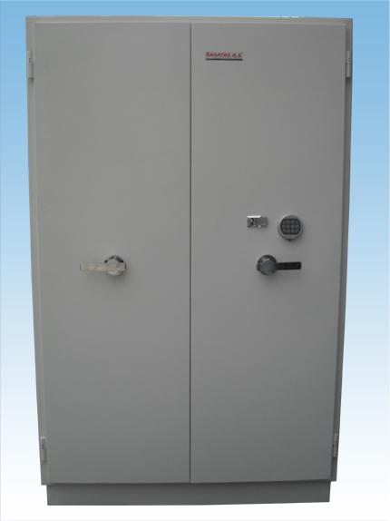 0200AGM OFİS TİPİ  ÇİFT KAPILI MÜHİMMAT DOLAPLI TÜFEK KASASI ( DIŞ h195*w120*D45CM )( İÇ 180*110*28CM ) 554 LT 400KĞ ( 2.995€ )