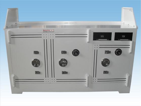 B170K3Ç2M1A6DMX MARDİN BANKO TİPİ 3 KAPAKLI 2 ÇEKMECELİ 6 ANAHTARLI YÜKSEK GÜVENLİKLİ KUYUMCU KASASI 90*170*60CM 1700KĞ ( 1.900€ )