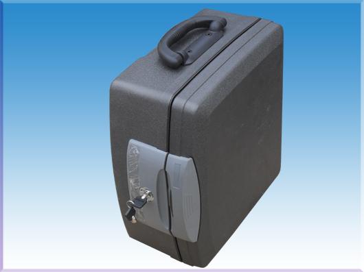 2300K TİPİ YANĞINA 1 SAAT DAYANIKLI SUYA DAYANIKLI FİTİLLİ DİSKET PARA DATA PLASTİK KULPLU EL KASASI ( DATA ÇANTASI ) İÇ HACMİ 10.3LT 19CM*39CM*37CM 15KĞ ( 555€ )