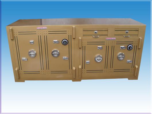 B200DBA DİYARBAKIR YÜKSEK GÜVENLİKLİ BANKO TİPİ  2 MEKANİK ŞİFRELİ  8 ÖZEL ANAHTARLI KUYUMCU KASASI 90*200*65CM 2 TON ( 2.999€ )