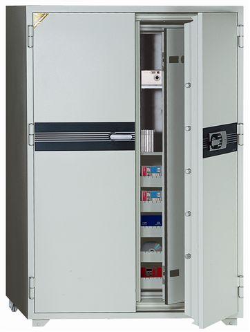066EG   1245 ADET LTO3 KAPASİTELİ BİLGİ İŞLEM TİPİ ELEKTRONİK ŞİFRELİ İTHAL DATA KASASI DIŞ ÖLÇÜSÜ 1745*1200*720MM ( İÇ 897*402*406MM ) İÇ 460LT 765KĞ ( 7.500€ )