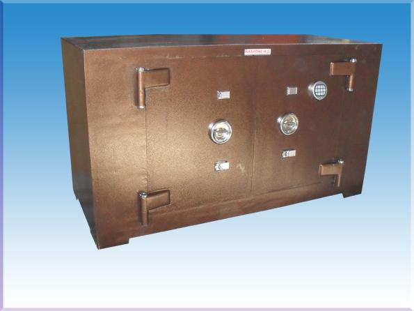 B160A4E1B BALIKESİR KAFKAS KUYUMCUSU BANKO TİPİ KUYUMCU KASASI 90*160*70CM 1600KĞ ( 2400€ )