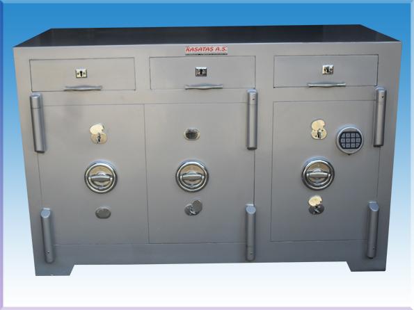 B130K3Ç3E1A6 130CM LİK ŞIRNAK MODEL ELEKTRONİK ŞİFRELİ DIŞTAN 3 ÇEKMECELİ 3 KAPILI SARRAF BANKO TİPİ KUYUMCU ALTIN KASASI  85*130*60CM 1300KĞ ( 2100€ )