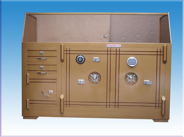B150Ç2KRSX DİYARBAKIR SİLVAN TİPİ HERYANI 15MM PLATİN KAPLI OKSİJEN KESMEZ MATKAP DELMEZ BANKO TİPİ KUYUMCU KASASI 115*150*60CM 1900KĞ ( 3000€ )