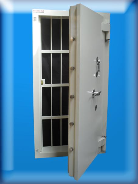 0206Z YENİ ZİRAAT BANKASI ŞANLIURFA GERİŞİMCİ ŞUBE TİPİ 3 ANAHTARLI BANKA KASA ODA KAPISI 206*106*20CM 400KĞ ( 2999€ )