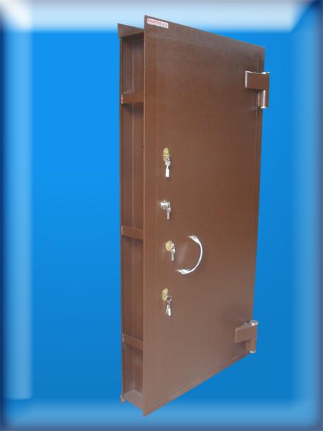 0220 IRAK TİPİ KURŞUN GEÇİRMEZ KAPI  BİLGİSAYAR KONTRÖLLÜ AÇILAN ÇIKIŞ İÇİN PANİK BARLI 220*100*20CM YAKLAŞIK 400KĞ ( 3999€ )