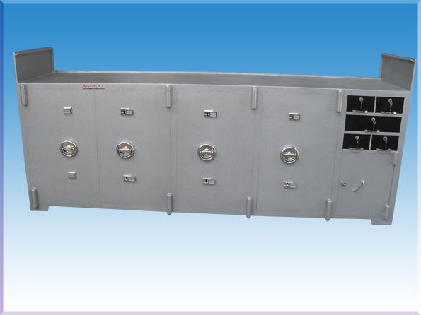 .B250K4Ç5D1A8 250CMLİK ADANA KOZAN BANKO TİPİ YÜKSEK GÜVENLİKLİ 4 KAPAKLI DIŞTAN 5 ÇEKMECELİ KUYUMCU KASASI 85*250*60CM 2500KĞ ( 3750€ )