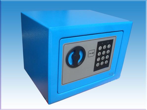 0017İEMAVİ  ANTALYA ALANYA ALARA CLUB AqUA PLAZA OTEL ODA TİPİ ELEKTRONİK KASA ( ACİL AÇMA ANAHTARLI ) 17*23*17CM 3.730GR ( 49€  )
