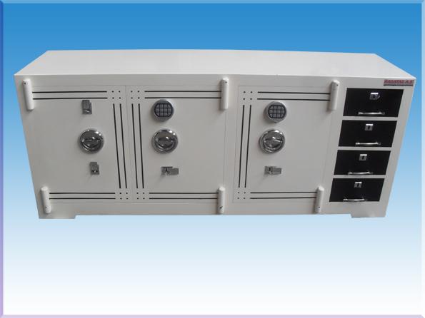 B200K36A4Ç GAZİANTEP BANKO TİPİ 3 KAPAKLI 4 DIŞTAN ÇEKMECELİ YÜKSEK GÜVENLİKLİ 2 ELEKTRONİK ŞİFRELİ KUYUMCU KASASI 80*200*60CM 2.000KĞ ( 2.999€ )