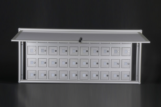 40 GÖZLÜ KAPAKLI CEP TELEFONU DOLABI 75*142*10CM 50KĞ ( 1.500€ )