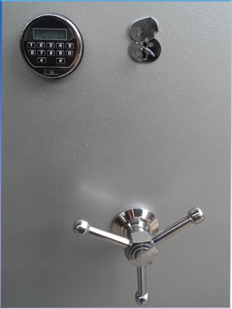 0203E1A2K ELEKTRONİK ŞİFRELİ VE 2 ANAHTARLI BANKA KASA ODASI KAPISI 203*106*20CM 400KĞ ( 2999€ )