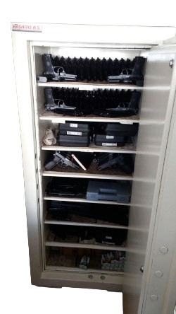 160 TABANCA KAPASİTELİ ELEKTRONİK ŞİFRELİ TABANCA KASASI 165*75*60CM 300KĞ ( 1699€ )