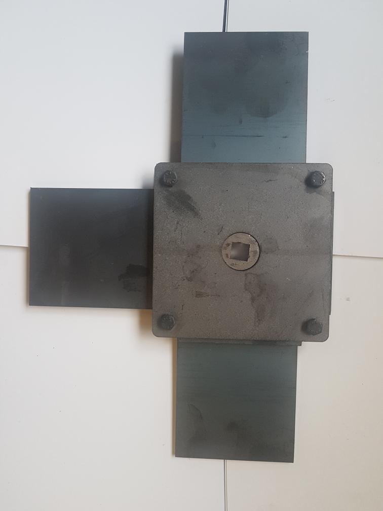 3 YÖNLÜ 12*12CM 4 MM ORTASI 12 LİK 4 KÖŞE ÖZEL KUYUMCU KASASI MONTESİ ( 89€ )+KDV