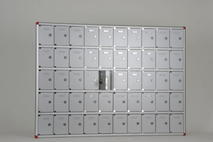 50 GÖZLÜ ALÜMİNYUM METAL KAPAKLI CEP TELEFONU DOLABI Ölçü: Ölçü: 5 X 139.9 X 102.2 h ( 4999€ )+KDV