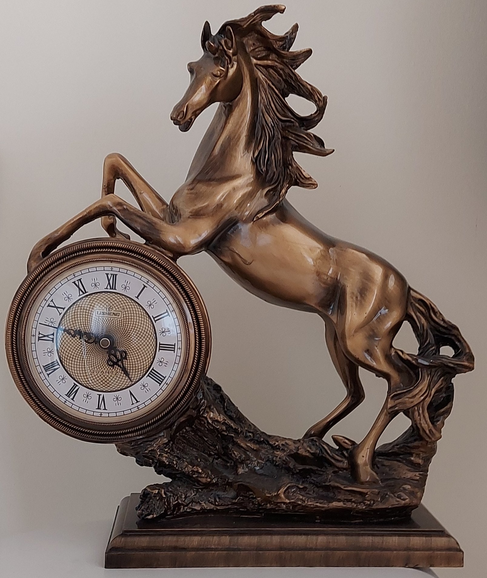 Hediyelik atlI saat ( 999EURO )