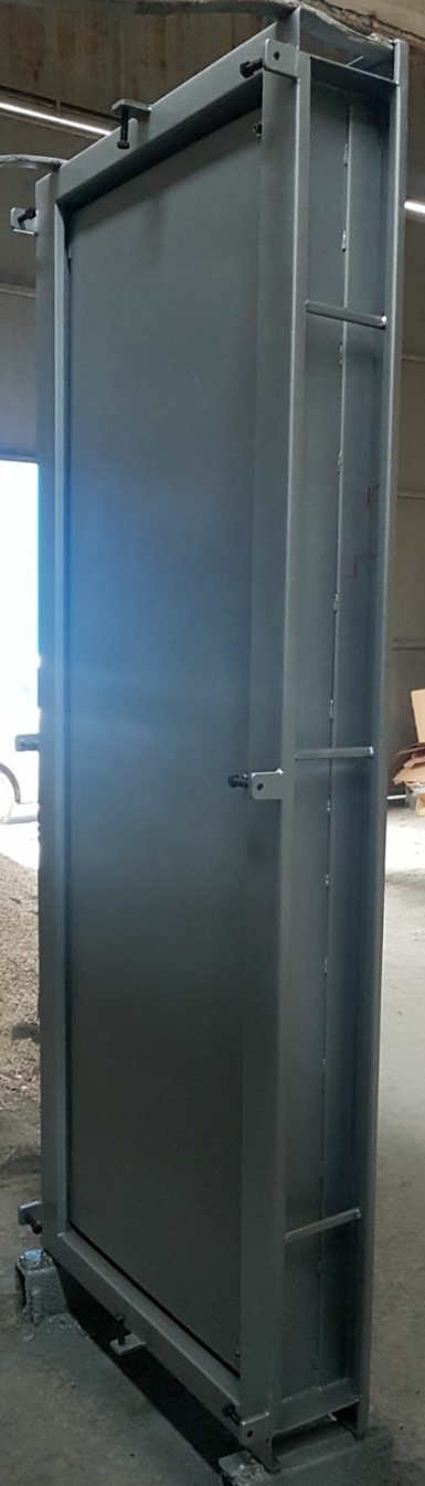 MEKANİK ŞİFRELİ VE 2 ANAHTARLI TİPİ ARKADAN ÇIKINTILI MONTAJ YERLİ BANKA KASA ODA KAPISI DIŞ 205,4*106,3*20CM İÇ 190*90*20CM 400KĞ ( 2999€ )