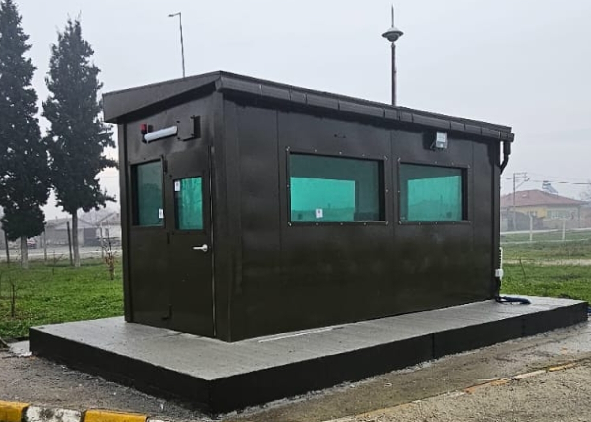 KORUMALI TAŞINABİLİR TİPİ BR7 BALİSTİK BETON KURŞUN GEÇİRMEZ WCLİ VE LAVABOLU  2 KAPILI ÇELİKLİ BR7 NÖBET KULÜBESİ İÇ ÖLÇÜSÜ 240*500*200CM 30TON ( 49999EURO )