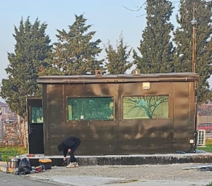 KORUMALI TAŞINABİLİR TİPİ BR7 BALİSTİK BETON KURŞUN GEÇİRMEZ WCLİ VE LAVABOLU  2 KAPILI ÇELİKLİ BR7 NÖBET KULÜBESİ İÇ ÖLÇÜSÜ 240*500*200CM 30TON ( 49999EURO )