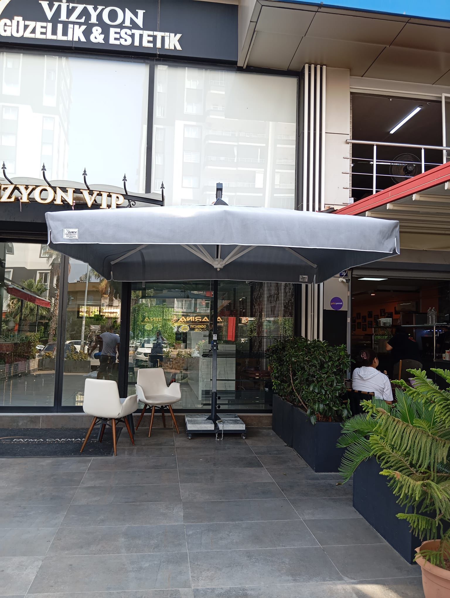 YANDAN ÇIKINTILI ŞEMSİYE YIKANABİLİR AVRUPA KUMAŞ TENTELİ ŞEMSİYE 300*300*300CM ( 1499€ )+KDV
